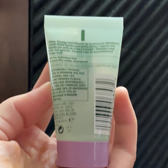 Clinique: all about clean liquid facial mild soap - Picture 3 of 3